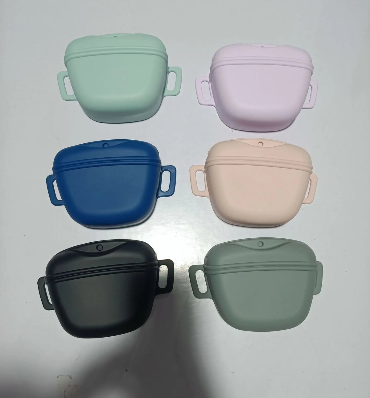 Silicone Dog Treat Bag – Portable Training Waist Pouch with Belt – alternate view 6