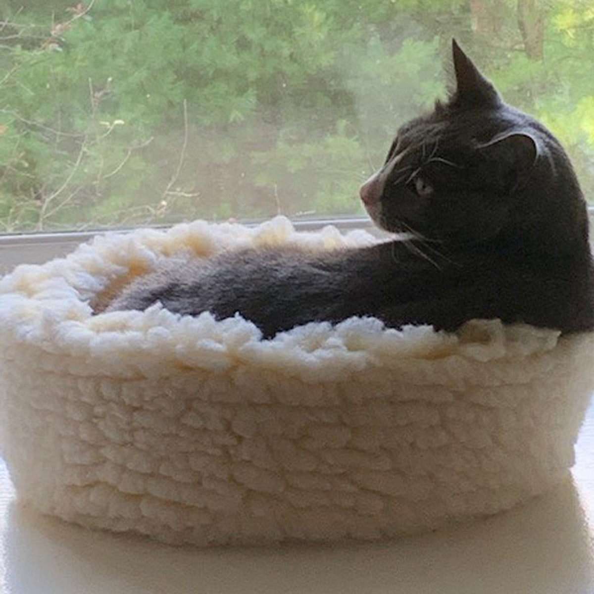 HuggleFleece HuggleSnuggler Cat  Dog Beds, close-up